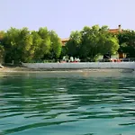 Paradise Beachside * Diminió